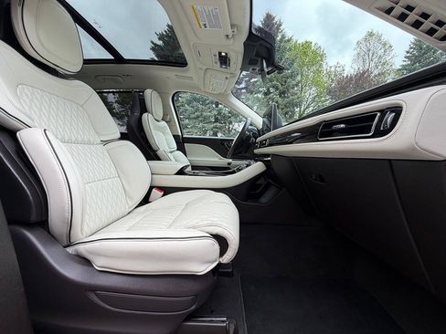 Used 2023 Lincoln Aviator Black Label w/ Dynamic Handling Package AWD/4WD image 32