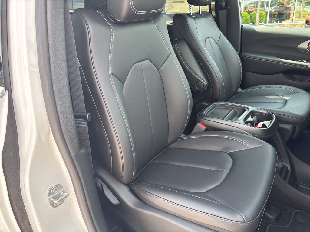 New 2027 Chrysler Pacifica Select FWD image 29