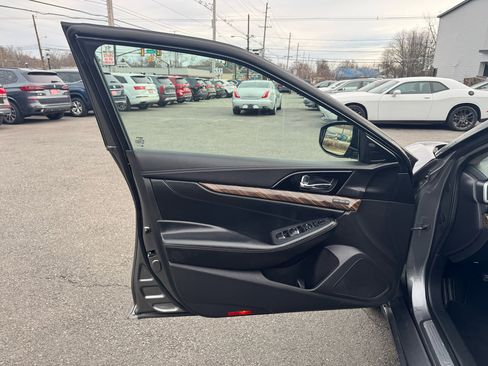 Used 2016 Nissan Maxima Platinum image 17