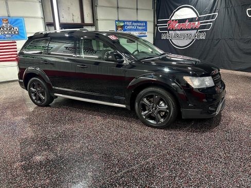 Used 2019 Dodge Journey Crossroad w/ Navigation Group image 2