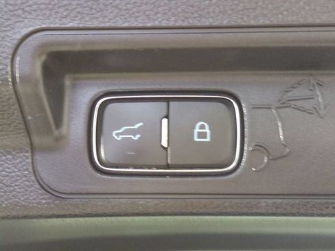 Used 2022 Ford Explorer Limited w/ Equipment Group 301A RWD image 14