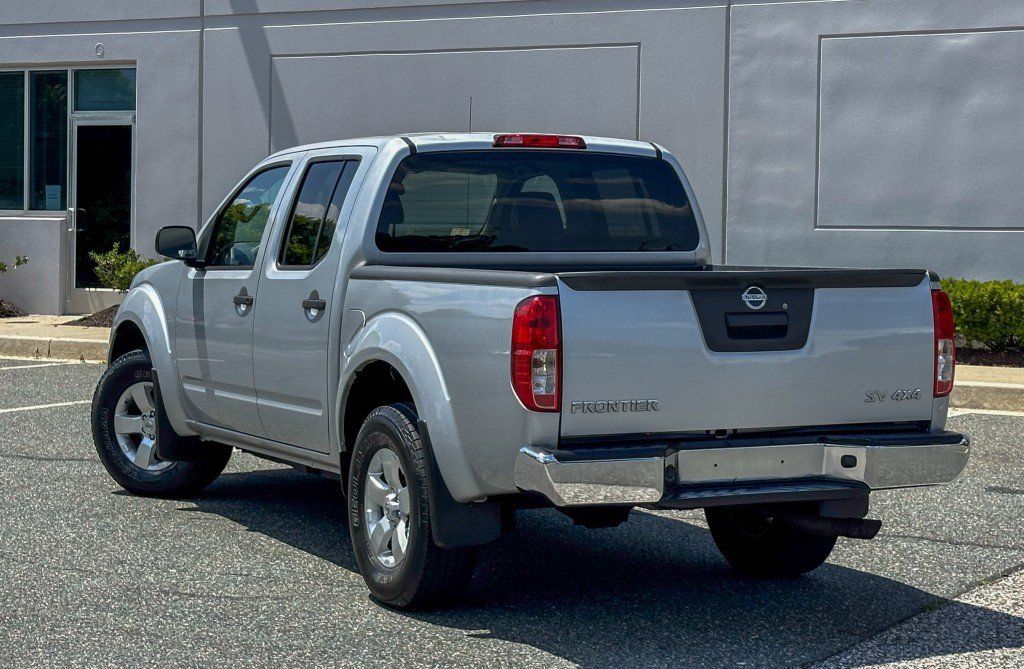 Used 2013 Nissan Frontier SV AWD/4WD image 10
