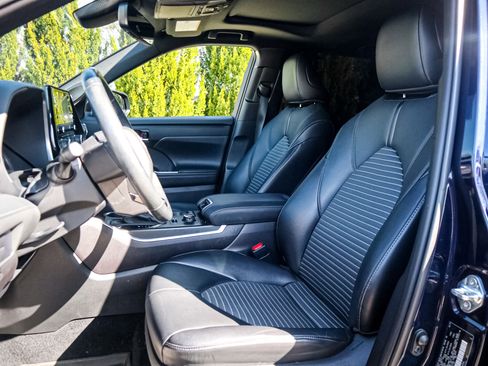 Used 2021 Toyota Highlander XSE image 7