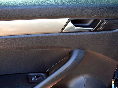 Used 2013 Volkswagen Passat 2.5 S image 19