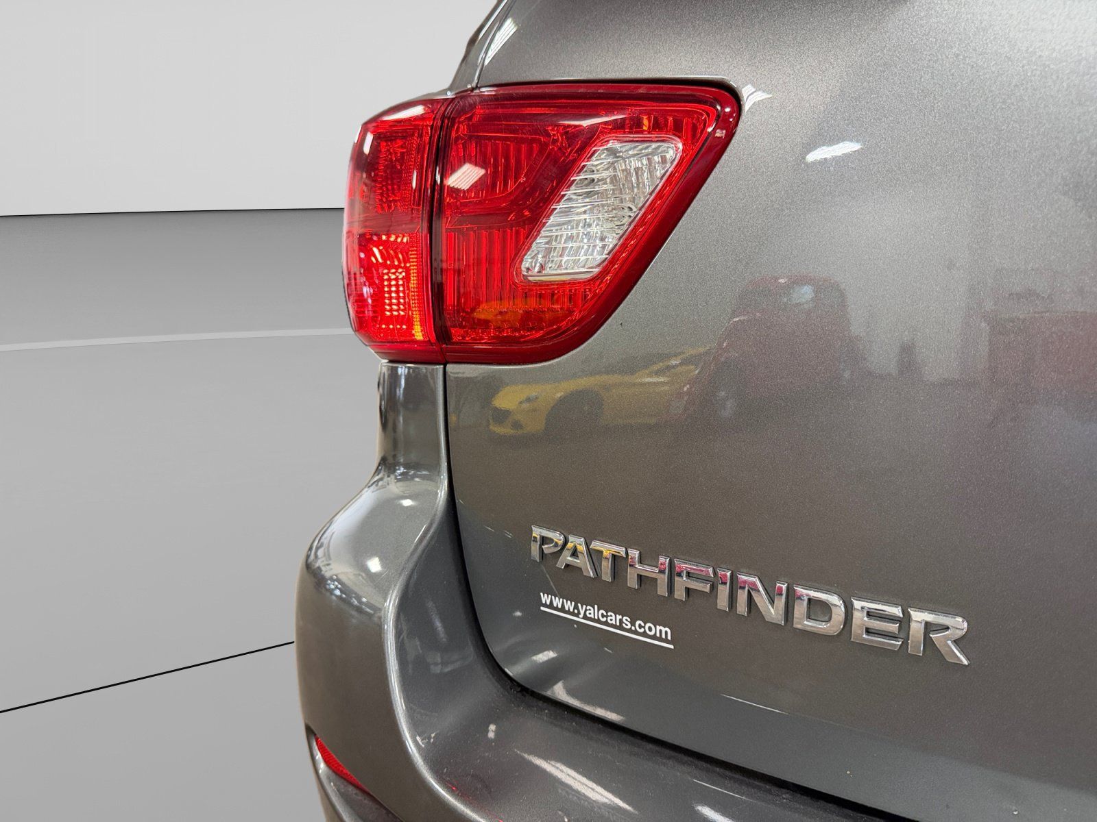 Used 2018 Nissan Pathfinder S AWD/4WD image 39