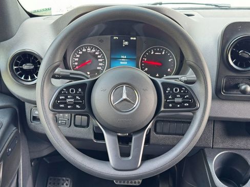 Used 2024 Mercedes-Benz Sprinter 2500 image 19