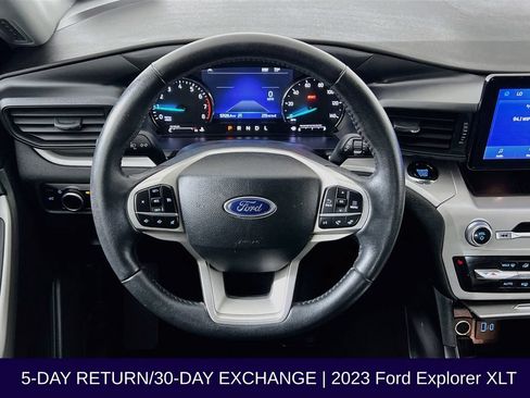 Used 2023 Ford Explorer XLT AWD/4WD image 14
