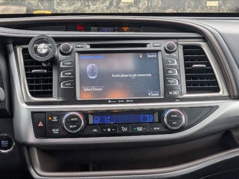 Used 2017 Toyota Highlander XLE AWD/4WD image 7