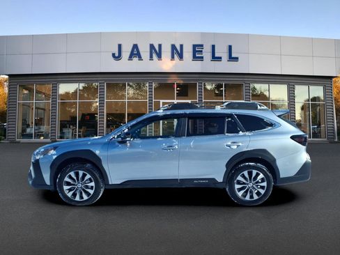 Used 2025 Subaru Outback Limited image 8