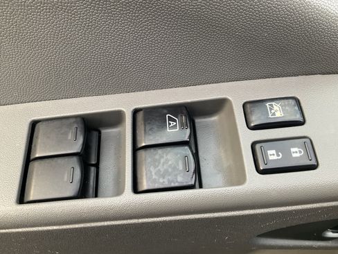 Used 2018 Nissan Frontier PRO-4X image 28