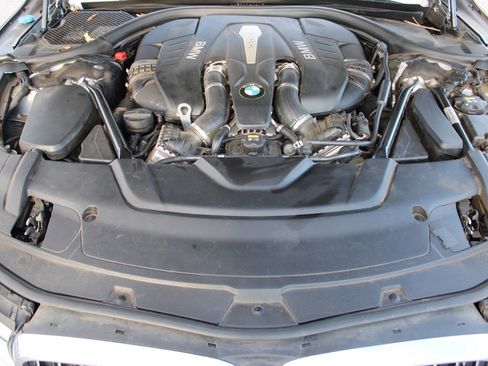 Used 2018 BMW 750i xDrive image 37