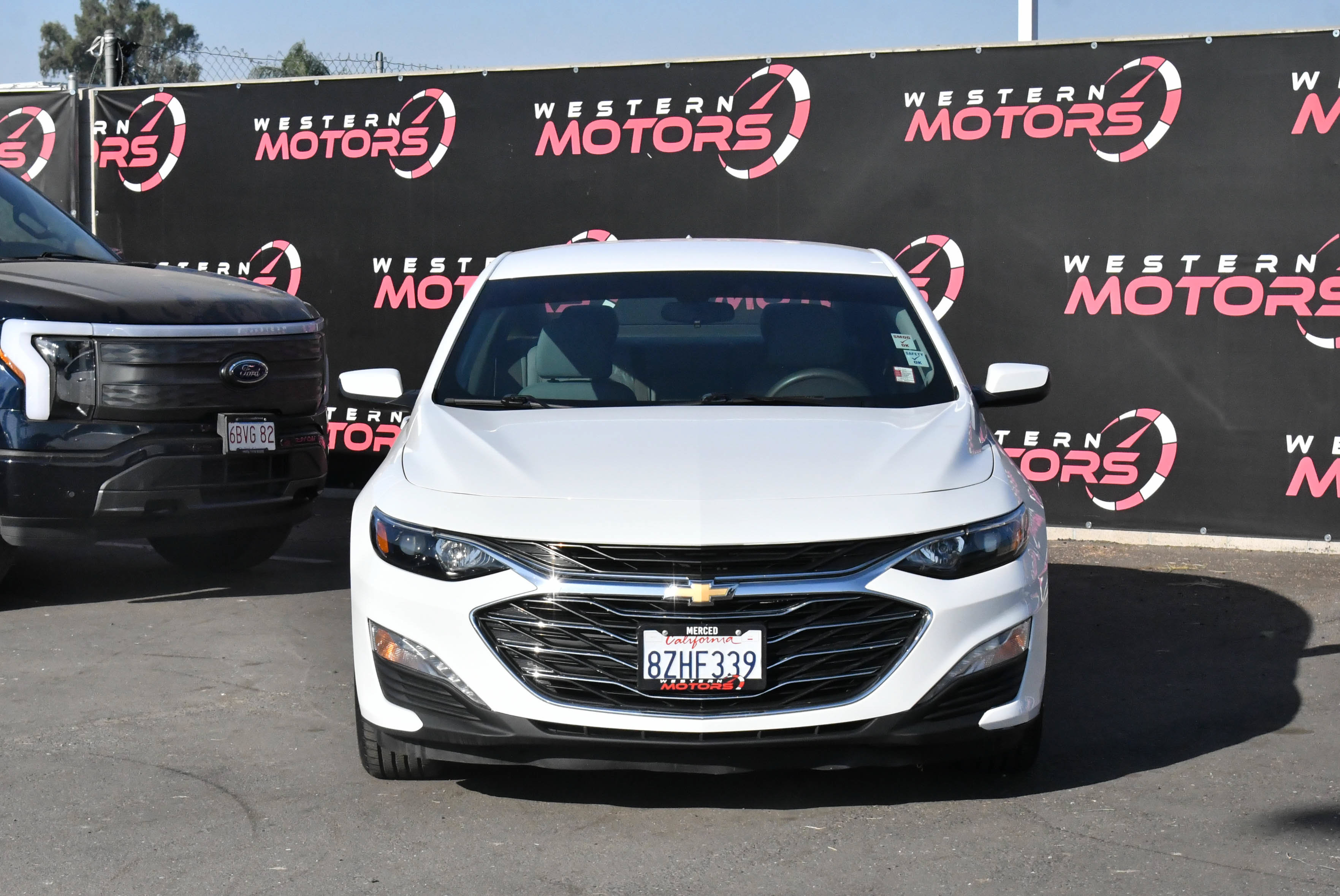 Used 2021 Chevrolet Malibu LT FWD image 2