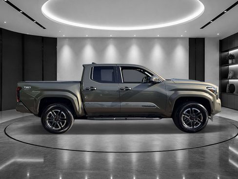 Used 2025 Toyota Tacoma TRD Sport w/ TRD Sport Premium Package AWD/4WD image 5
