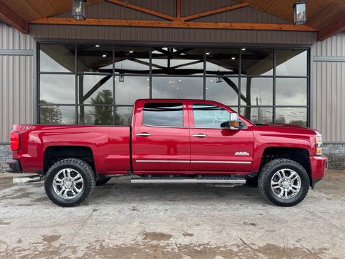 Used 2019 Chevrolet Silverado 2500 High Country w/ Duramax Plus Package image 8