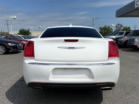 Used 2019 Chrysler 300 Limited AWD/4WD image 7