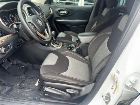 Used 2016 Jeep Cherokee Sport AWD/4WD image 5