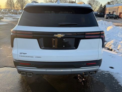 New 2026 Chevrolet Traverse LT w/ Sun and Wheel Package image 3