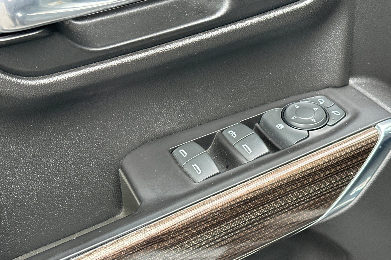 Used 2020 Chevrolet Silverado 1500 RST AWD/4WD image 12