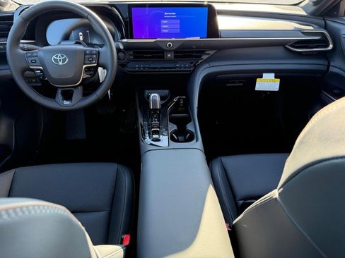 New 2025 Toyota Crown Signia image 9