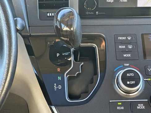 Used 2015 Toyota Sienna Limited image 13