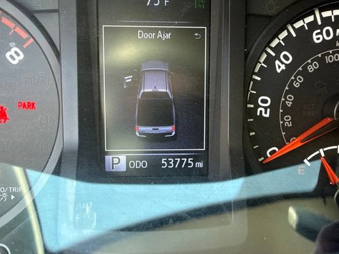 Used 2019 Toyota Tacoma SR AWD/4WD image 13