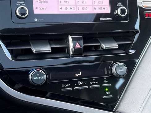 Used 2021 Toyota Camry SE image 18