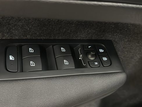 Used 2026 Volvo XC40 B4 Plus w/ Climate Package image 22