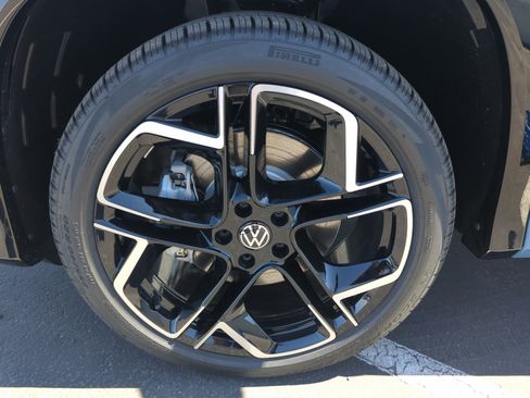 New 2026 Volkswagen Tiguan SEL R-Line image 25