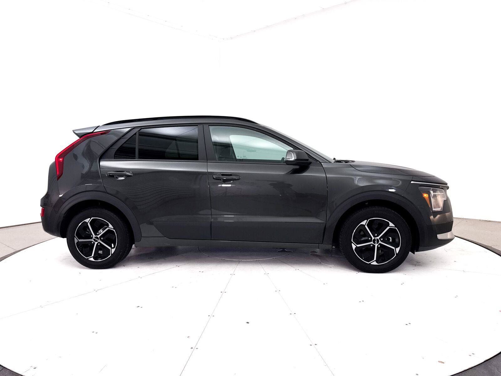 Used 2024 Kia Niro EX w/ EX Cold Weather Package FWD image 42