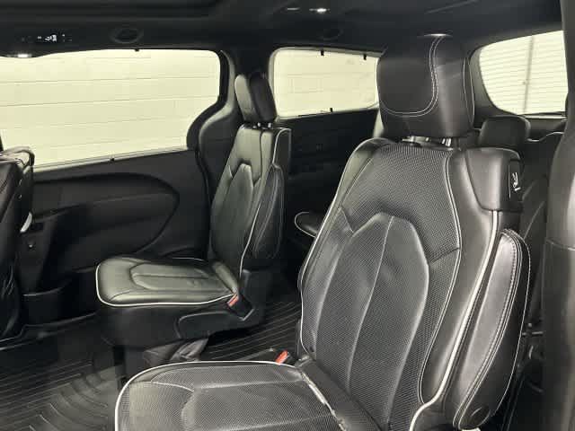 Used 2020 Chrysler Pacifica Limited FWD image 14