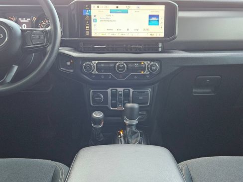 Used 2025 Jeep Gladiator Sport AWD/4WD image 10