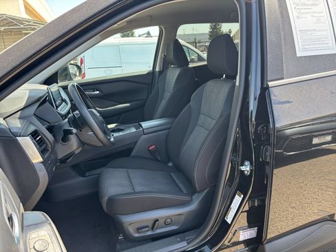 Used 2025 Nissan Rogue SV FWD image 28