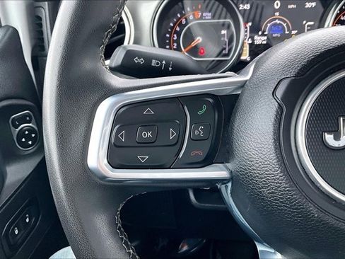 Used 2023 Jeep Gladiator Overland image 12