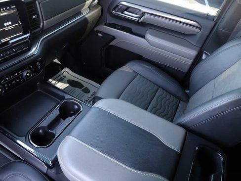 Used 2024 Chevrolet Silverado 2500 ZR2 w/ Technology Package image 31