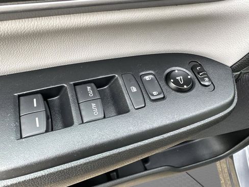 Used 2017 Honda CR-V EX-L image 7