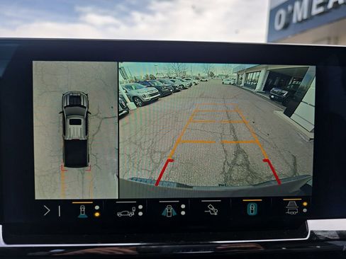 Used 2023 Chevrolet Silverado 1500 ZR2 w/ Technology Package image 22