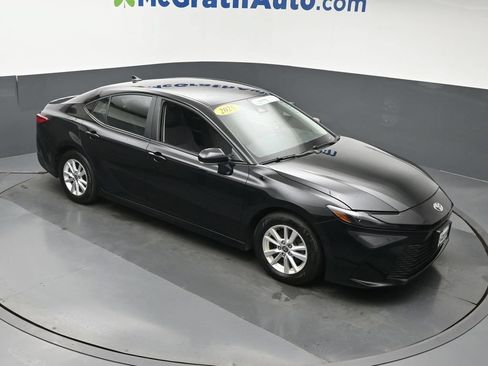 Used 2025 Toyota Camry LE FWD image 3