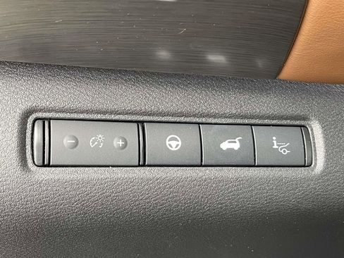 Used 2024 Nissan Pathfinder Platinum image 30