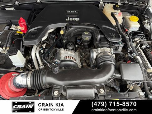 Used 2019 Jeep Wrangler Unlimited Sahara w/ LED Lighting Group AWD/4WD image 33