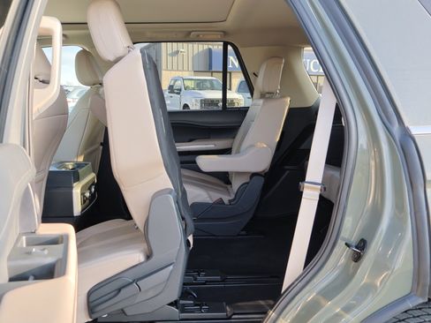 Used 2024 Ford Expedition Limited image 32