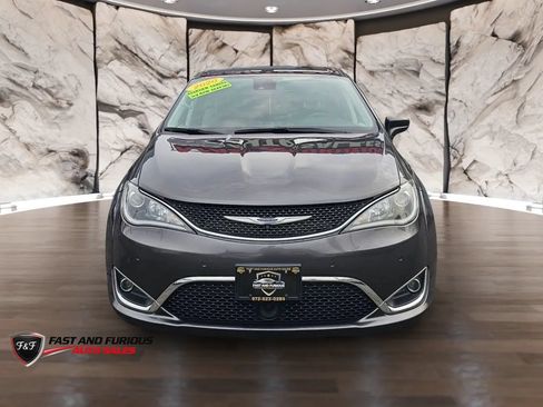 Used 2020 Chrysler Pacifica Touring w/ Advanced Safetytec Group FWD image 2