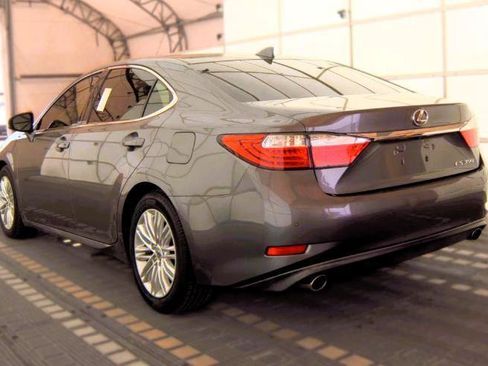 Used 2015 Lexus ES 350 w/ Luxury Package FWD image 5
