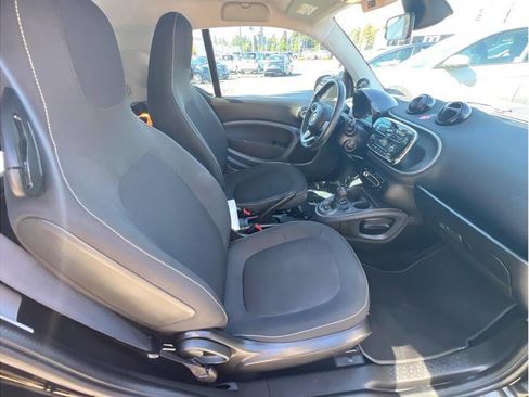 Used 2016 smart fortwo pure RWD image 13