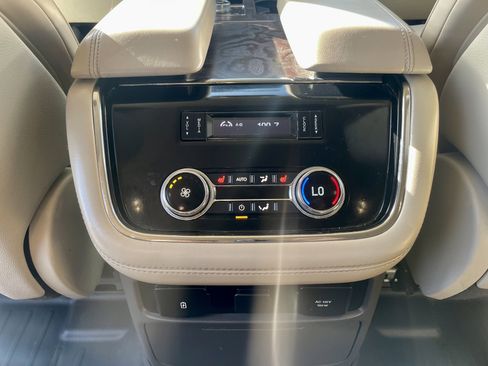 Used 2019 Lincoln Navigator Select w/ Technology Package RWD image 23