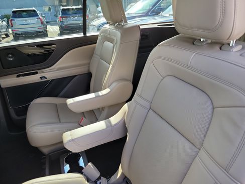 Certified 2022 Lincoln Aviator Reserve w/ Elements Package Plus RWD image 9
