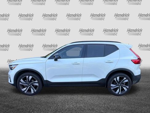 Used 2024 Volvo XC40 B5 Plus w/ Protection Package Premier AWD/4WD image 9