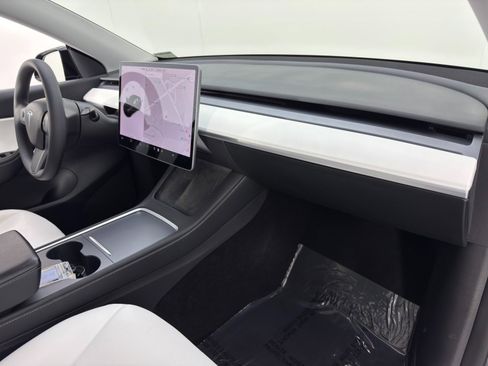 Used 2021 Tesla Model Y Long Range image 15