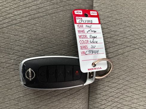 Used 2025 Nissan Rogue SV FWD image 31