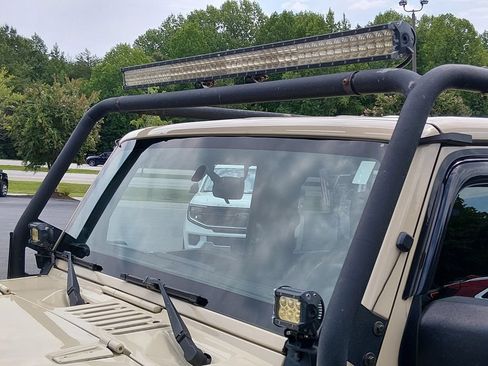 Used 2011 Jeep Wrangler Unlimited Sahara w/ Connectivity Group AWD/4WD image 19