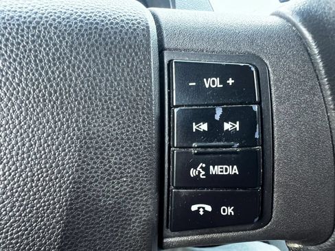 Used 2010 Ford Focus SE FWD image 14